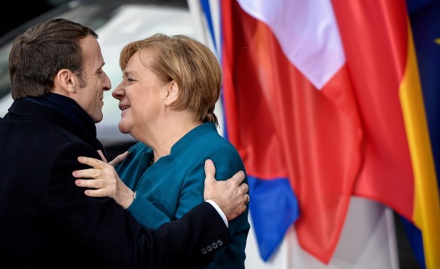 Macron i Merkel wzmacniają współpracę między Francją i Niemcami