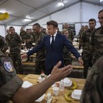Macron: Pomogliśmy Ukrainie stawić opór, musimy negocjować z Rosją