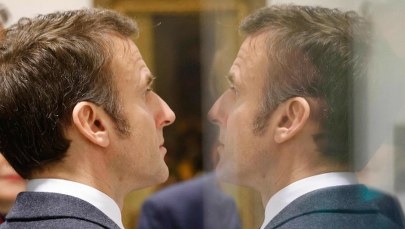 Macron to geniusz. Albo błazen