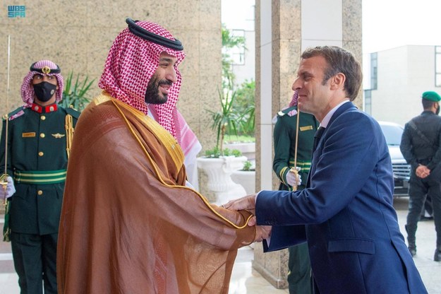 Macron u bin Salmana - grudzień 2021 r. /	Balkis Press   /PAP/Abaca