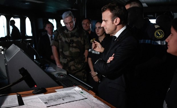 Macron z pokładu zepsutego lotniskowca: „Nie będziemy wasalem USA!”