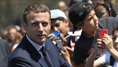 "Macron zaczyna jak Trump. Jest jedynie lepiej od niego ubrany"