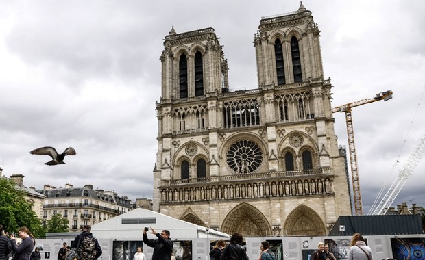 Macron zakazał fotografowania wnętrza katedry Notre-Dame? We Francji zawrzało