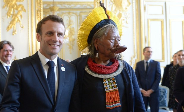 Macron zdzwonił się z wodzem Kayapó. Rozmowy tuż przed COP30