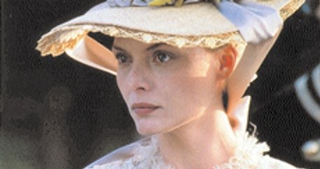 Madame de Tourvel (Michelle Pfeiffer) w Niebezpiecznych związkach, reż. Stephen Frears, 1988 r. /Encyklopedia Internautica