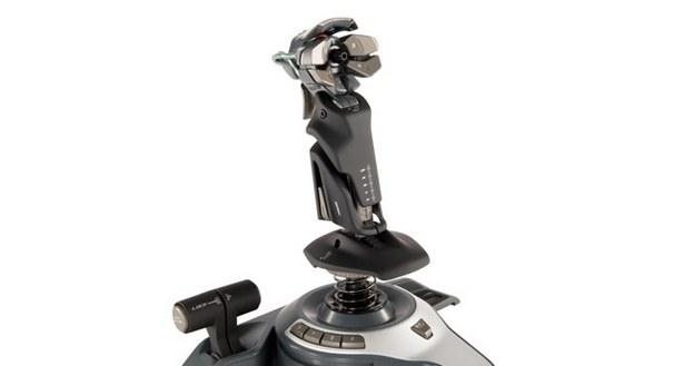 MadCatz Saitek Cyborg FLY5 –joystick rodem z kosmosu /INTERIA.PL/informacje prasowe