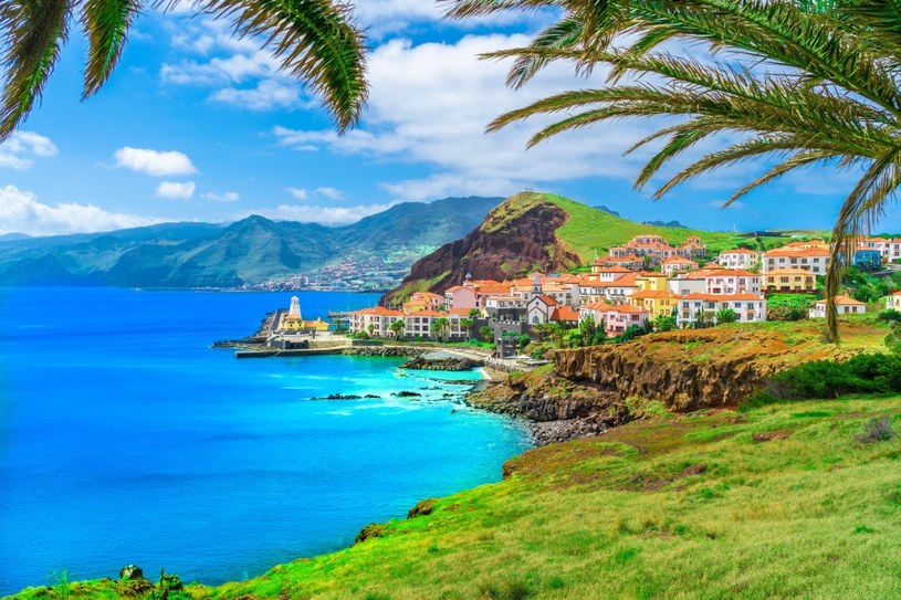 Madera w Portugalii jest nazywana wyspą wiecznej wiosny. Widoki zapierają tam dech w piersiach i nie brakuje miejsc idealnych na piesze wędrówki /Pixel