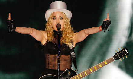 Madonna pokazuje swoją pozycję na liście "Billboardu" fot. Donald Kravitz /Getty Images/Flash Press Media