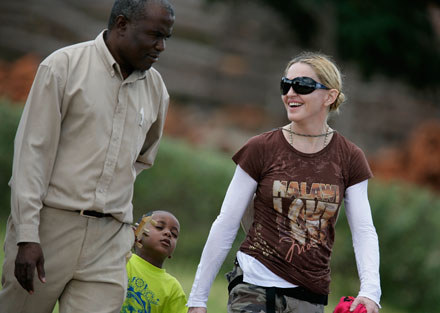 Madonna z Davidem Bandą podczas obecnej wizyty w Malawi fot.Michelly Rall /Getty Images/Flash Press Media