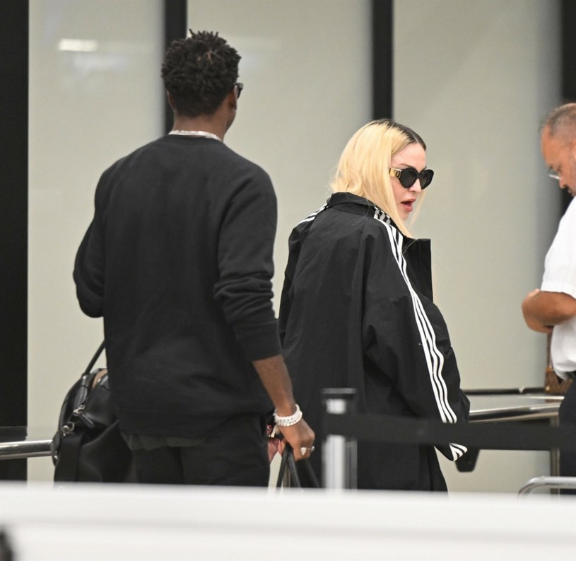 Madonna z synem na lotnisku /Backgrid/East News /East News