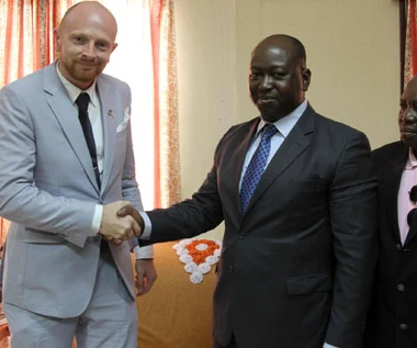 Mads Brugger: Idioci w Korei i Afryce