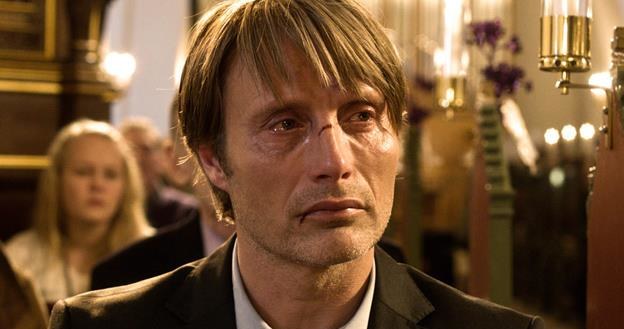 Mads Mikkelsen w scenie z filmu "Polowanie" /materiały dystrybutora