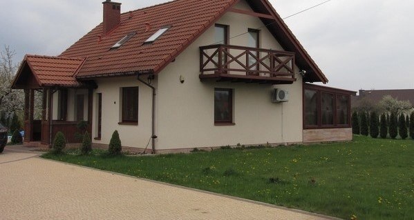 Madzia zmarła w łóżeczku na poddaszu tego domu w Brzeznej w Małopolsce /Maciej Pałahicki /Archiwum RMF FM