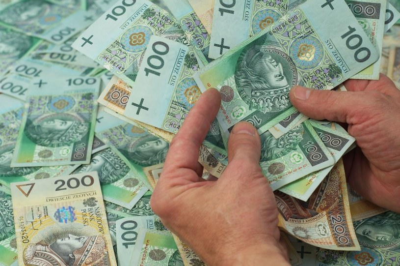 Magazynierzy w firmach zagranicznych zarabiali o prawie 300 zł więcej niż ich koledzy z polskich organizacji /123RF/PICSEL