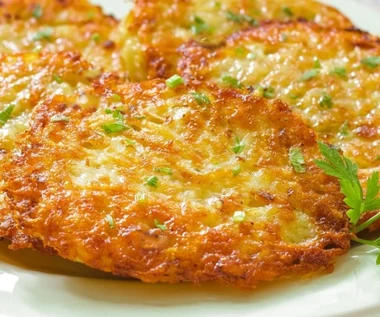 Magda Gessler dodaje do placków ziemniaczanych. Chrupią aż miło i mają słoneczny kolor