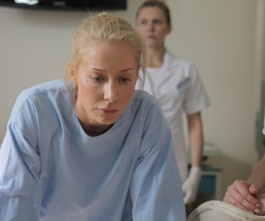 Magda (Katarzyna Warnke) jest ginekologiem położnikiem. Swoją renomę zbudowała jako etatowa specjalistka od aborcji. Gdy sama zachodzi w ciążę, jej konflikt z ordynatorem (Janusz Chabior) wchodzi w dramatyczną fazę i zwierzchnictwo szpitala próbuje pozbawić ją pracy. 
