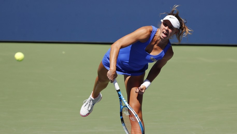 Magda Linette podczas starcia Naomi Osaką /JUSTIN LANE /PAP/EPA