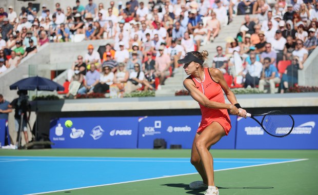 Magda Linette wygrała z wyżej notowaną Soraną Cirsteą