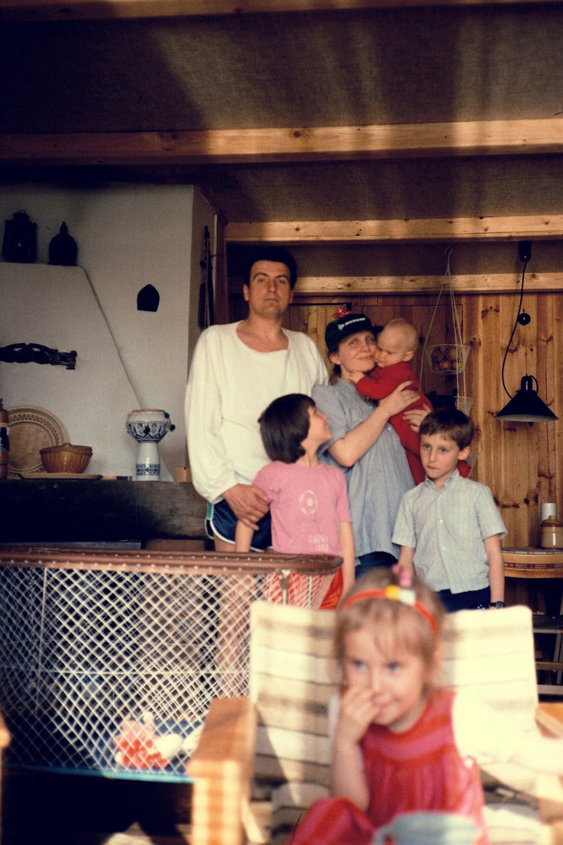 Magda Umer i Andrzej Przeradzki z dziećmi, 1985 r. /Zuzanna Olbrychska /Fotonova