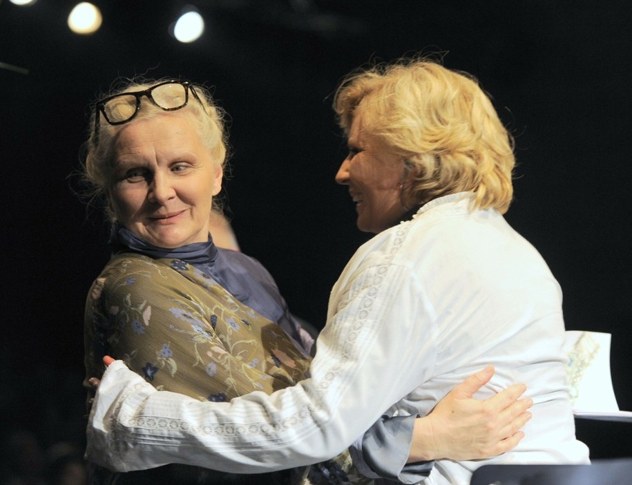 Magda Umer i Krystyna Janda na premierze spektaklu "Biała bluzka" w Och-Teatrze, 2010 /TRICOLORS/EAST NEWS /East News