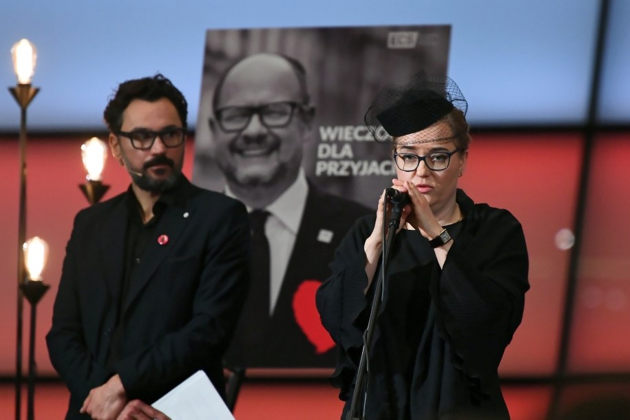 Magdalena Adamowicz podczas wieczoru wspomnień Pawła Adamowicza w Europejskim Centrum Solidarności w Gdańsku. Po lewej: aktor Piotr Jankowski / 	Adam Warżawa    /PAP