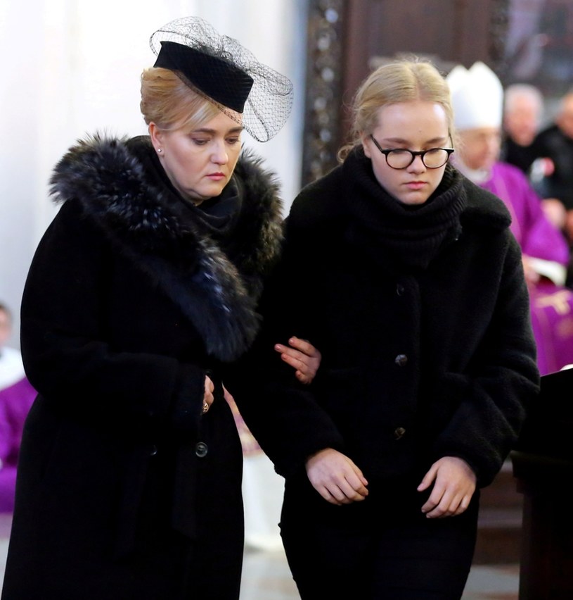 Magdalena Adamowicz z córką Antoniną podczas uroczystości pogrzebowych /Piotr Hukało /East News