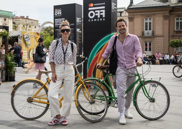 Magdalena Boczarska i jej partner Mateusz Banasiuk na festiwalu Mastercard OFF CAMERA w Krakowie /Fot. Jan Graczyński /East News