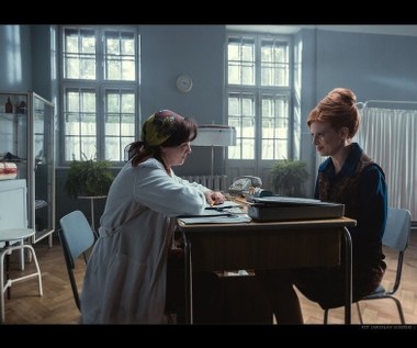 Magdalena Boczarska i Karolina Gruszka w scenie z filmu "Sztuka kochania"