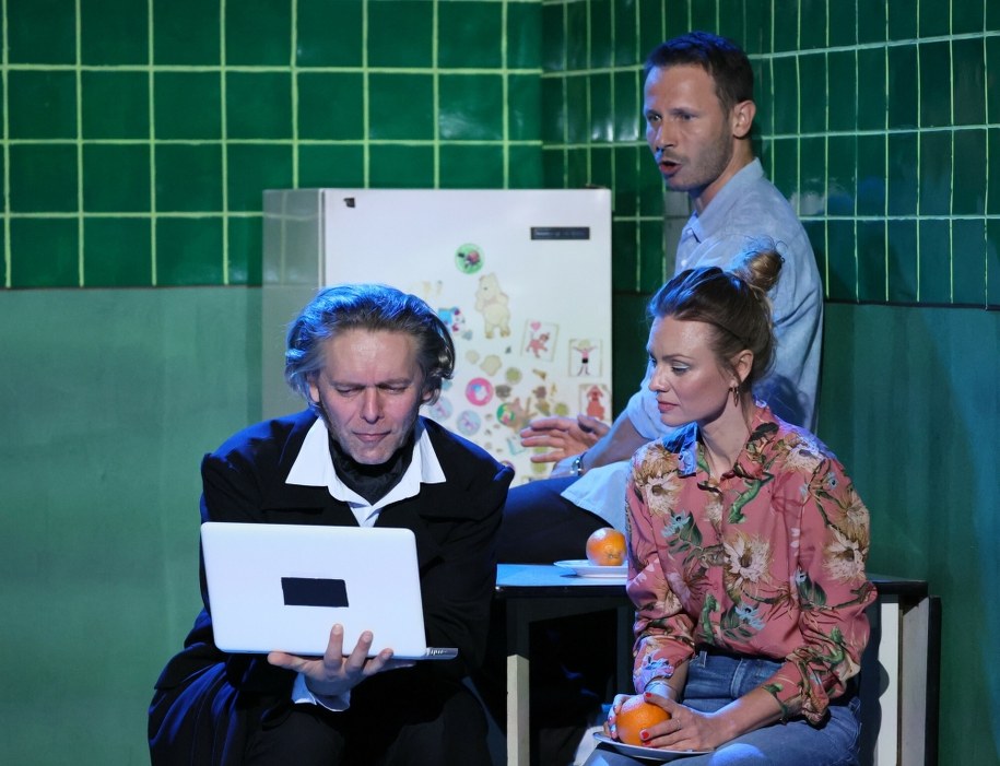 Magdalena Boczarska, Mateusz Banasiuk i Oskar Hamerski na próbie medialnej spektaklu "Wypiór" /Wojciech Olkusnik  /East News