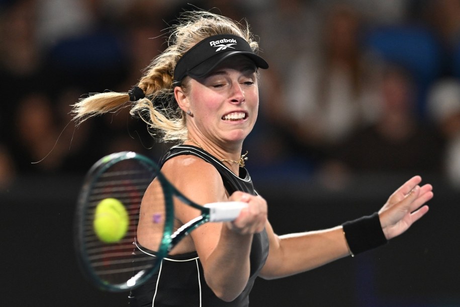 Magdalena Fręch awansowała do półfinału turnieju WTA 500 na kortach twardych w meksykańskiej Meridzie /LUKAS COCH