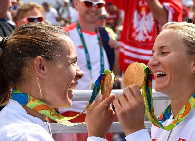 Magdalena Fularczyk-Kozłowska i Natalia Madaj nie zawiodły. W Rio zdobyły złoto! /PAP/EPA/FRANCK ROBICHON /PAP/EPA