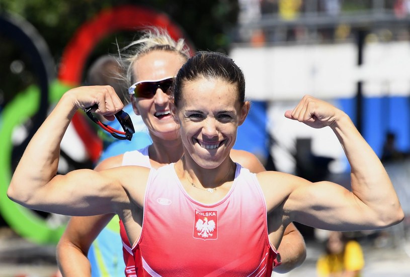 Magdalena Fularczyk-Kozłowska, z tyłu Natalia Madaj podczas igrzysk w Rio /AFP