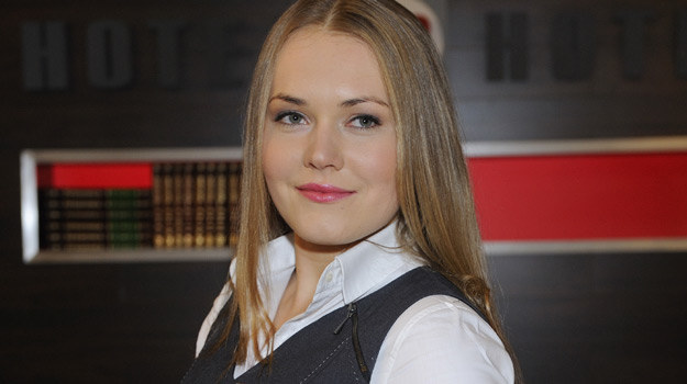 Magdalena Lamparska w scenie z serialu "Hotel 52" / fot. Jarosław Antoniak /MWMedia