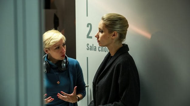 Magdalena PIekorz z Joanną Orleańską na planie filmu "Zbliżenia" /materiały prasowe