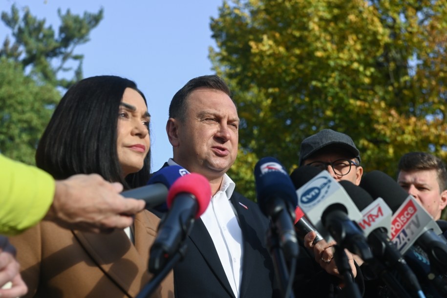 Magdalena Sroka i Tomasz Trela na konferencji dotyczącej zawiadomienia do prokuratury ws. Zbigniewa Ziobry /	Leszek Szymański   /PAP