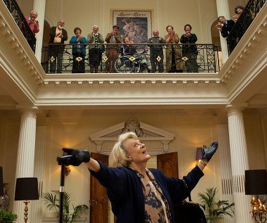 Maggie Smith w scenie z filmu "Kwartet"
