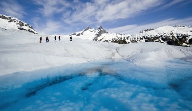 Magiczne jaskinie zmieniają się każdego dnia. Cud natury na lodowcu