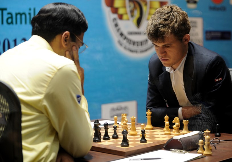 Magnus Carlsen wygrał z Viswanathanem Anandem /AFP