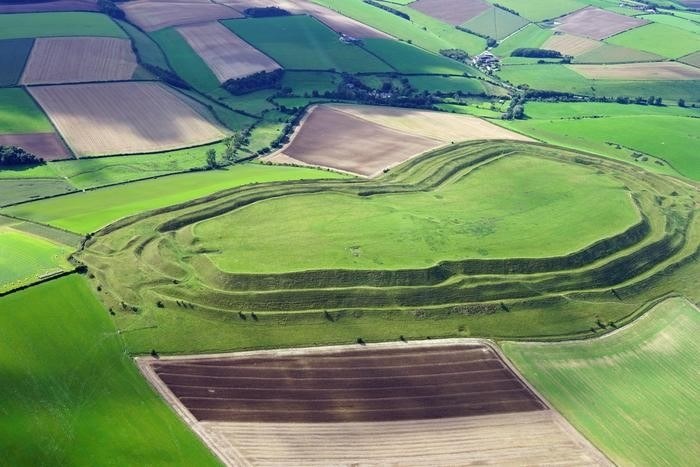 Maiden Castle w hrabstwie Dorset /foto: Jo i Sue Crane/mat. prasowy /