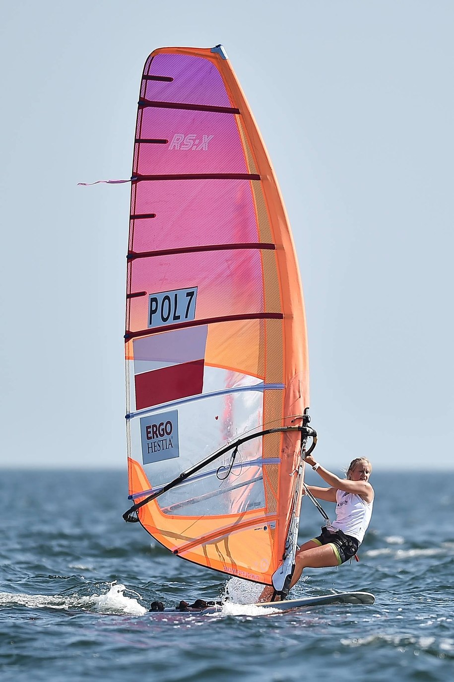 Maja Dziarnowska podczas windsurfingowych mistrzostw Europy w olimpijskiej klasie RS:X rozgrywanych na wodach Zatoki Gdańskiej. 23.08.2018 r. /Marcin Gadomski /PAP