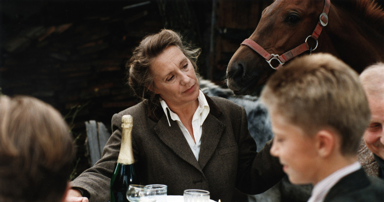 Maja Komorowska w filmie Krzysztofa Zanussiego "Cwał" (1995) /AKPA