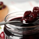 Mają mało kalorii i chronią serce. Zapomniany deser z tych owoców działa na skórę jak botoks 