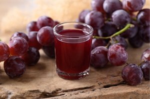  Mają mnóstwo witamin i są tarczą ochronną dla organizmu. Dlaczego warto jeść czerwone winogrona?