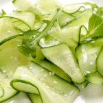 Mają tylko 15 kcal i usuwają nadmiar wody z organizmu. Jedz ogórki szklarniowe nie tylko w sałatce