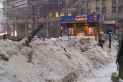 Majdan odbudowuje barykady. Ze śniegu i desek