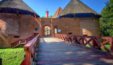 Majestatyczny zamek pamięta czasy średniowiecza. Jest jedyny w swoim rodzaju