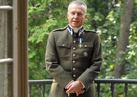 Major Henryk Sucharski w osobie Bogusława Lindy /AKPA