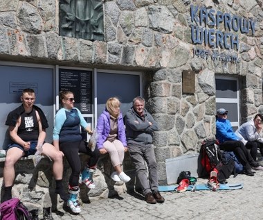 Majówka w Tatrach: Duży ruch na szlakach, zajęte parkingi