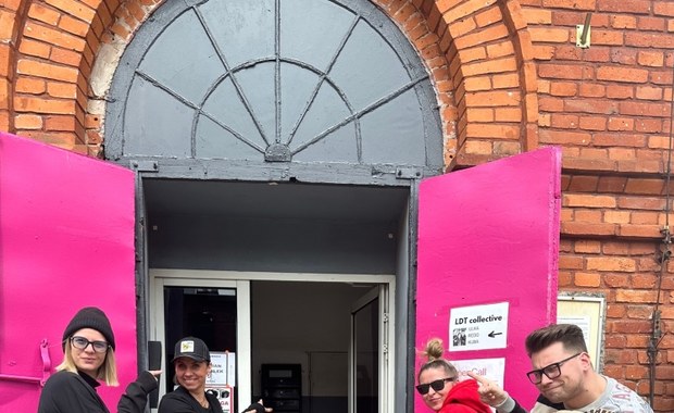 Majówka z modą za różowymi drzwiami