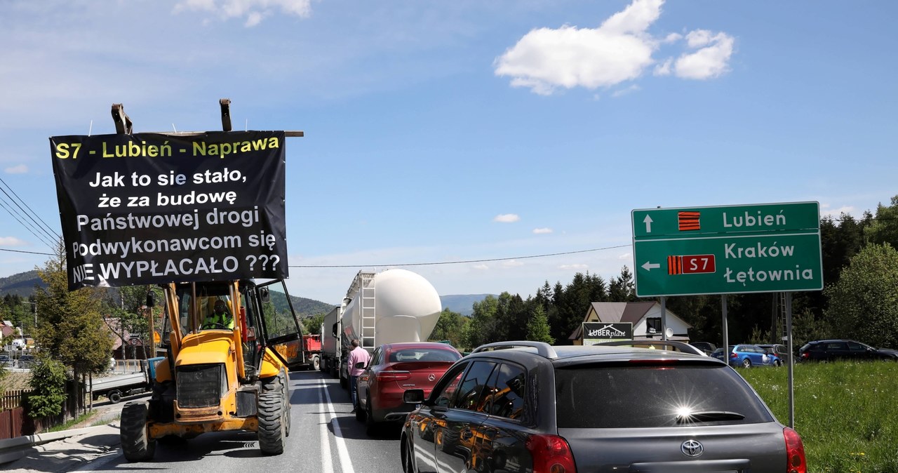 Majowy protest podwykonawców budowy odcinka drogi S7 Lubień-Naprawa na zakopiance /Grzegorz Momot /PAP